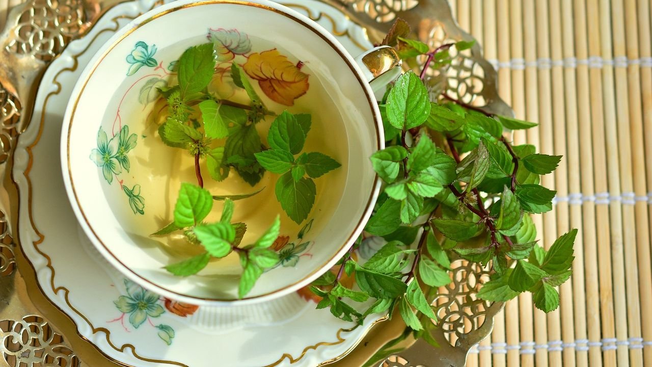 Peppermint Tea: Health Benefits and Nutritional Profile