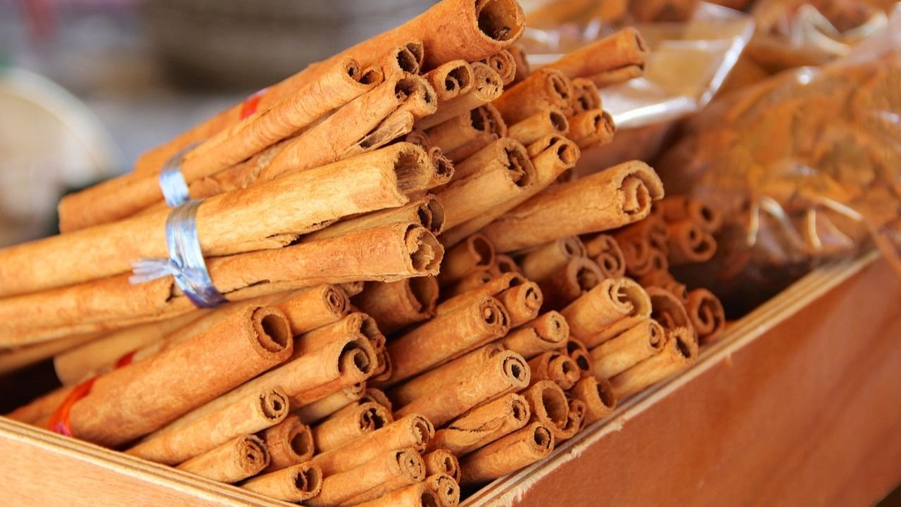 Names of some dishes made using Cinnamon